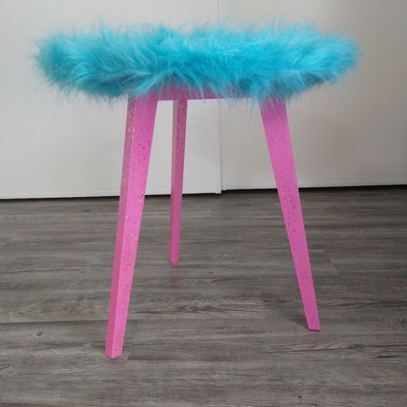 End table / night stand / plant stand - Picture 5 of 6